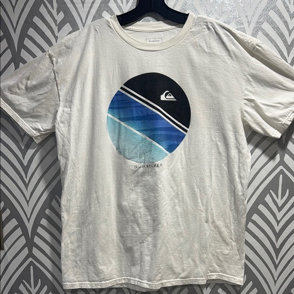 Quiksilver White Short Sleeve Tee with Graphic Design - Picture 1 of 5